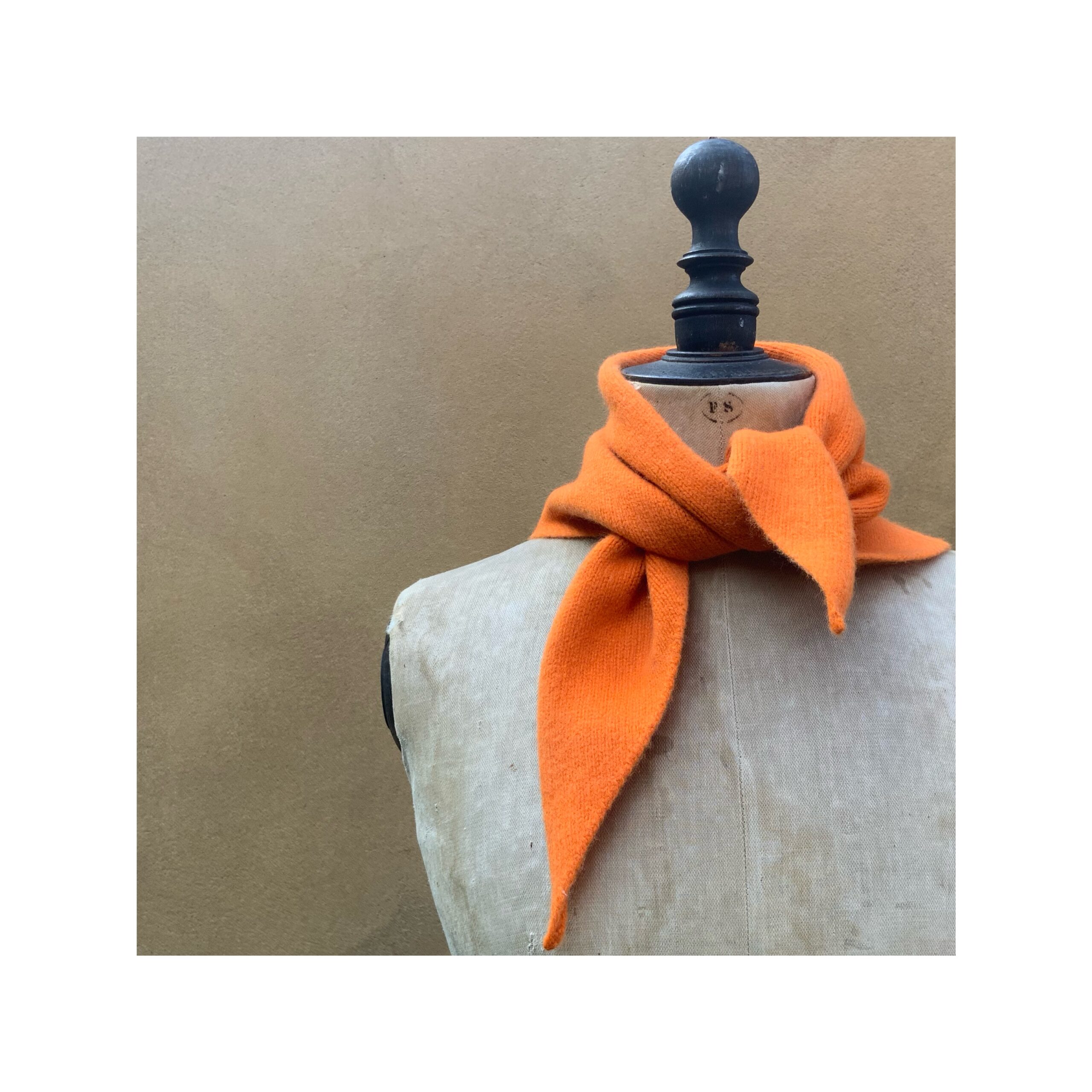 Neckerchief in Lambswool “Lantern” - Image 2